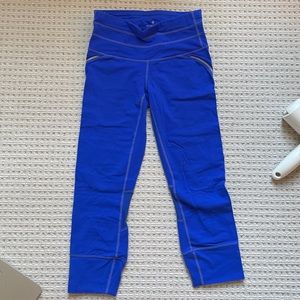 Athleta Cropped blue legging.